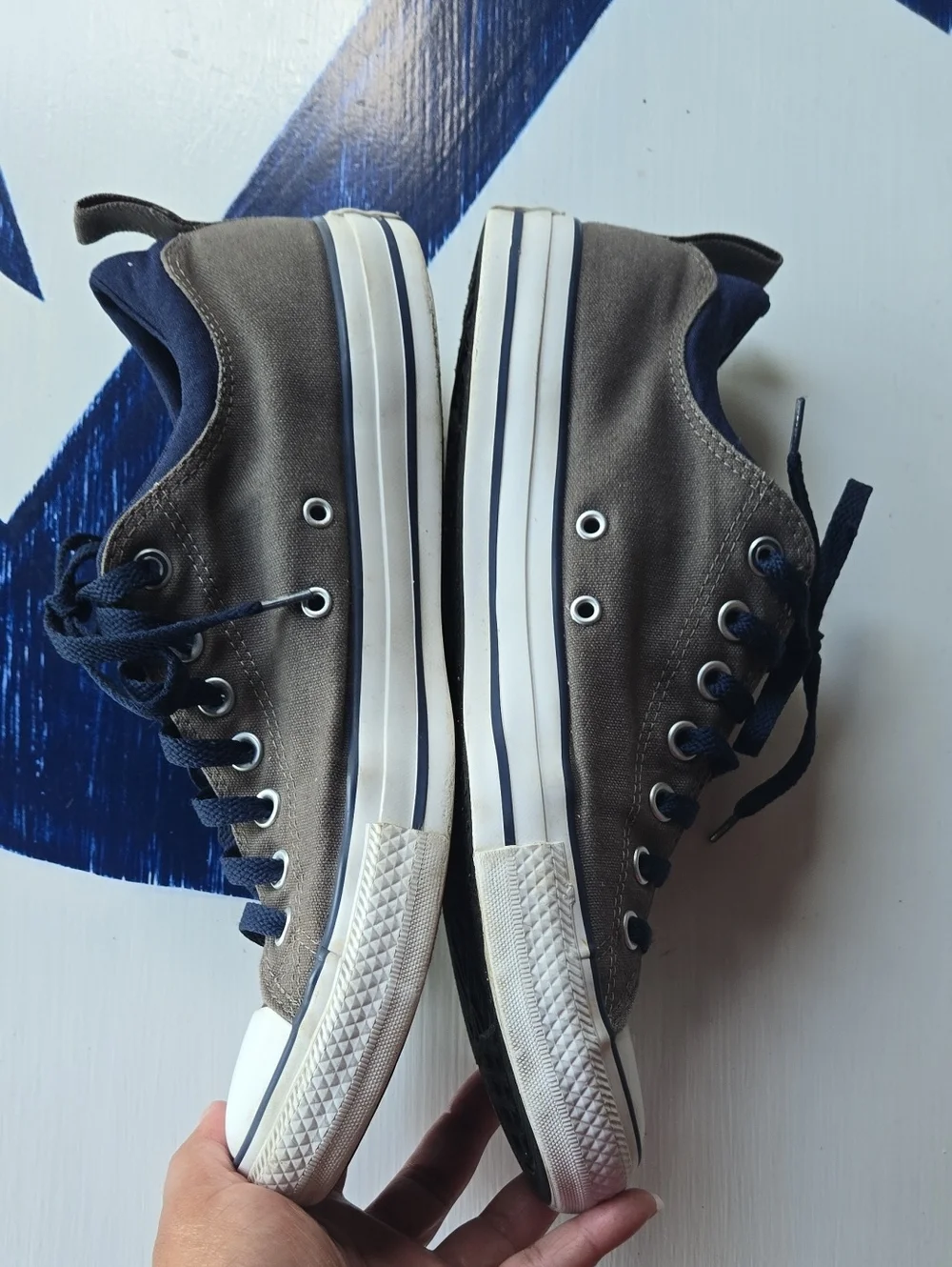 Converse All Star Low Top Gray Sneaker With Navy Blue Laces Size 11
